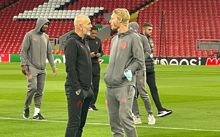 Pioli e Kjaer ad Anfield, dove il Milan giocherà per la prima volta in 122 anni di storia Pioli e Kjaer ad Anfield