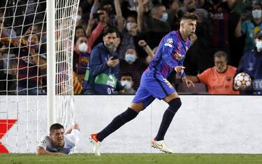 Piqué raggiunge Roberto Carlos: Shakira lo esalta