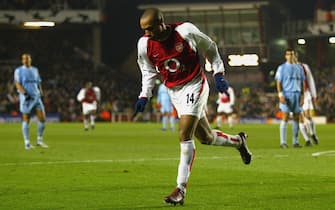 LONDON - MARCH 10:  Thierry Henry of Arsenal celebrates scoring the first goal for Arsenal during the UEFA Champions League match between Arsenal and Celta Vigo at Highbury on March 10, 2004 in London.  (Photo by Mike Hewitt/Getty Images)