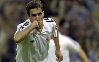 MD49 - 20020501 - MADRID, SPAIN : Real Madrid's Raul Gonzalez kisses his ring in celebration after scoring against FC Barcelona during their Champions League semifinal second leg match on Wednesday, 01 May 2002 at the Santiago Bernabeu stadium in Madrid.     EPA PHOTO       EFE/ALBERTO MARTIN/re mda