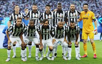 epa04786804 Players of Juventus pose for a group picture before the UEFA Champions League final soccer match between Juventus FC and FC Barcelona at Olympic stadium in Berlin, Germany, 06 June 2015.  EPA/INA FASSBENDER