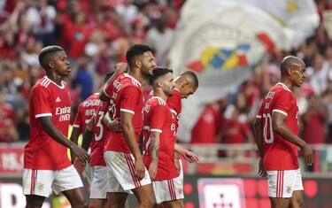 epa10103148 Benfica player Goncalo Ramos (2-L) celebrates with his team mates after scoring a goal during the UEFA Champions League qualifying match between SL Benfica and FC Midtjylland held at Luz stadium in Lisbon, Portugal, 02 August 2022.  EPA/MIGUEL A. LOPES