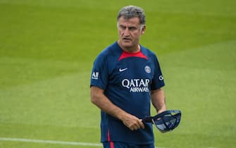 epa10105705 Paris Saint-Germain head coach Christophe Galtier attends a training session at the Camp des Loges sports complex in Saint Germain en Laye, near Paris, France, 04 August 2022. PSG faces Clermont Foot in a French Ligue 1 soccer match on 06 August 2022.  EPA/CHRISTOPHE PETIT TESSON