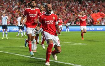 epa10135142 Benfica player Nicolas Otamendi celebrates after scoring a goal against Dynamo Kyiv during their 2nd leg match of the UEFA Champions League play-off round at the Luz stadium in Lisbon, Portugal, 23 August 2022.  EPA/TIAGO PETINGA
