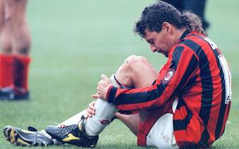 Il giocatore del Milan Roberto Baggio dolorante dopo uno scontro in una foto d'archivio datata 20 Aprile 1997, Roma, 15 Febbraio 2017. CARLO FERRARO/ANSA/TO