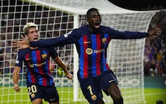 epa10239469 FC Barcelona's Ousmane Dembele celebrates after scoring the 1-0 during the UEFA Champions League Group C soccer match between FC Barcelona and FC Internazionale Milano, in Barcelona, eastern Spain, 12 October 2022.  EPA/Enric Fontcuberta