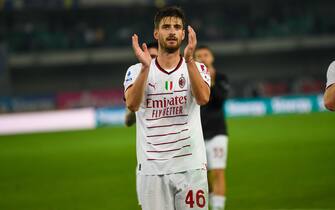 Milanâ&#x80;&#x99;s Matteo Gabbia greets the fans at the end of the match  during  Hellas Verona FC vs AC Milan, italian soccer Serie A match in Verona, Italy, October 16 2022
