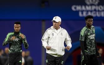 epa10263461 Real Madrid's head coach Carlo Ancelotti takes part in a training session in Leipzig, Germany, 24 October 2022. Real Madrid will face RB Leipzig in their UEFA Champions League Group F soccer match on 25 October.  EPA/MARTIN DIVISEK
