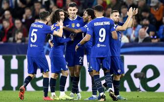 epa10265636 Kai Havertz (C) of Chelsea celebrates with teammates after scoring his team's second goal during the UEFA Champions League group E soccer match between FC Salzburg and Chelsea FC in Salzburg, Austria, 25 October 2022.  EPA/CHRISTIAN BRUNA