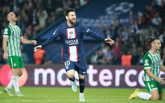 epa10265891 Lionel Messi of PSG celebrates after scoring a goal against Maccabi Haifa during the UEFA Champions League group H match between Paris Saint-Germain and Maccabi Haifa in Paris, France, 25 October 2022.  EPA/CHRISTOPHE PETIT TESSON