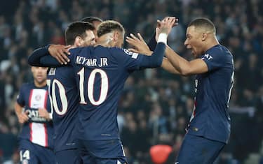 epa10265944 Kylian Mbappe of PSG celebrates with Lionel Messi and Neymar Jr after scoring a goal against Maccabi Haifa during the UEFA Champions League group H match between Paris Saint-Germain and Maccabi Haifa in Paris, France, 25 October 2022.  EPA/CHRISTOPHE PETIT TESSON