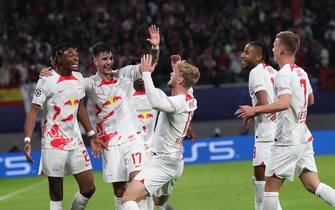 epa10266080 Timo Werner (C) of RB Leipzig celebrates with teammates after scoring the 3-1 goal during the UEFA Champions League group F soccer match between RB Leipzig and Real Madrid in Leipzig, Germany, 25 October 2022.  EPA/MARTIN DIVISEK