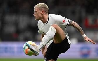 18 February 2023, Hesse, Frankfurt/Main: Soccer: Bundesliga, Eintracht Frankfurt - SV Werder Bremen, Matchday 21 at Deutsche Bank Park. Frankfurt's Philipp Max in action. Photo: Arne Dedert/dpa - IMPORTANT NOTE: In accordance with the requirements of the DFL Deutsche Fußball Liga and the DFB Deutscher Fußball-Bund, it is prohibited to use or have used photographs taken in the stadium and/or of the match in the form of sequence pictures and/or video-like photo series.