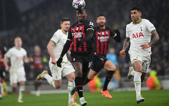 epa10510438 AC Milan's Rafael Leao (C) in action during the UEFA Champions League, Round of 16, 2nd leg match between Tottenham Hotspur and AC Milan in London, Britain, 08 March 2023.  EPA/Andy Rain