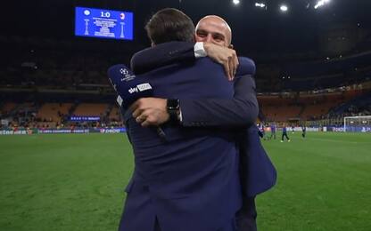 Zanetti-Cambiasso, abbraccio in diretta Sky. VIDEO
