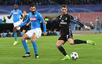 Napoli's Raul Albiol (L) and Real Madrid's Cristiano Ronaldo in action during the UEFA Champions League round of 16 second leg soccer match SSC Napoli vs Real Madrid CF at San Paolo stadium in Naples, Italy, 07 March 2017.
ANSA/CIRO FUSCO
