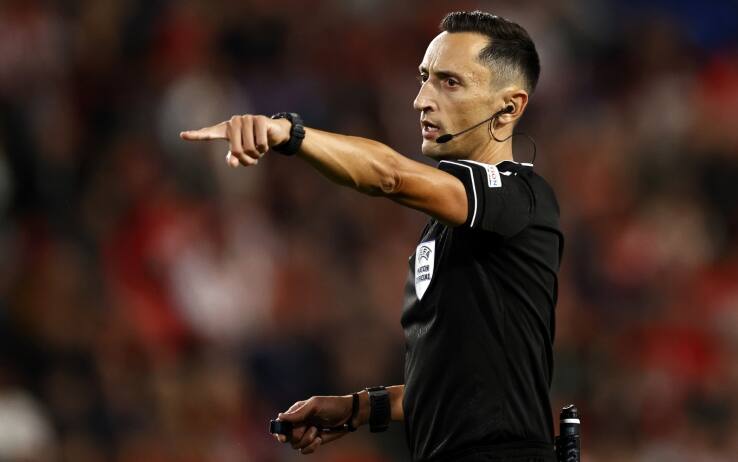 Champions: inglês Michael Oliver vai arbitrar o PSG-Benfica - SIC