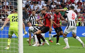 AC Milan's Olivier Giroud (C) kicks against Newcastle's goalkeeper Nick Pope during he UEFA Champions League group F soccer match between Ac Milan and Newcastle  at Giuseppe Meazza stadium in Milan, 19 September 2023.ANSA / MATTEO BAZZI