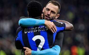 Dumfries e De Vrij titolari: così Atletico-Inter
