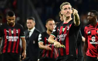 epa10165690 Alexis Saelemaekers of Milan gestures towards fans after the UEFA Champions League group E match between Red Bull Salzburg and AC Milan in Salzburg, Austria, 06 September 2022.  EPA/CHRISTIAN BRUNA