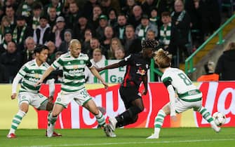 epa10236868 Amadou Haidara of RB Leipzig (L) in action against Kyogo Furuhashi of Celtic FC (R) during the UEFA Champions League group F soccer match between Celtic FC and RB Leipzig in Glasgow, Britain, 11 October 2022.  EPA/ROBERT PERRY