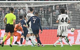 PSG's Kylian Mbappè score the gol (0-1) during the group stage of the Uefa Champions League soccer match Juventus FC vs Paris Saint-Germain FC at the Allianz Stadium in Turin, Italy, 2 November 2022 ANSA/ALESSANDRO DI MARCO