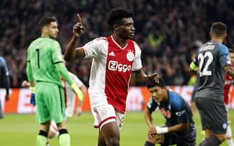 epa10223600 Mohammed Kudus of Ajax celebrates the 1-0 goal during the UEFA Champions League Group A match between Ajax Amsterdam and SSC Napoli at the Johan Cruijff ArenA in Amsterdam, Netherlands, 04 October 2022.  EPA/MAURICE VAN STEEN