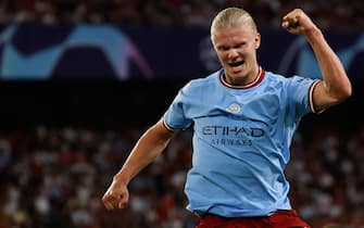 epa10165593 Manchester City's Erling Haaland celebrates after scoring the team's third goal in the UEFA Champions League Group G soccer match between Sevilla FC and Manchester City held at Sanchez Pizjuan Stadium, in Seville, southern Spain, 06 September 2022.  EPA/Julio Munoz