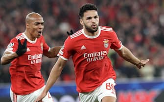 epa10508263 Benfica's Goncalo Ramos (R) celebrates after scoring the 2-0 goal during the UEFA Champions League second leg soccer match between Benfica and Club Brugge, in Lisbon, Portugal, 07 March 2023.  EPA/ANTONIO COTRIM