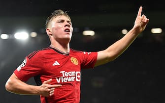 epa10898372 Rasmus Hojlund of Manchester United celebrates after scoring his second goal during the UEFA Champions League Group A match between Manchester United and Galatasaray Istanbul in Manchester, Britain, 03 October 2023.  EPA/PETER POWELL