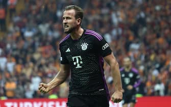 epa10936668 Harry Kane of Bayern Munich celebrates after scoring the 2-1 lead during the UEFA Champions League Group A soccer match between Galatasray SK and FC Bayern Munich in Istanbul, Turkey, 24 October 2023.  EPA/ERDEM SAHIN