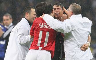 MOSCOW, RUSSIA - MAY 21: Ryan Giggs, Cristiano Ronaldo and Sir Alex Ferguson of Manchester United celebrate after winning the UEFA Champions League Final match between Manchester United and Chelsea at Luzhniki Stadium on May 21 2008 in Moscow, Russia. (Photo by Chris Coleman/Manchester United via Getty Images)