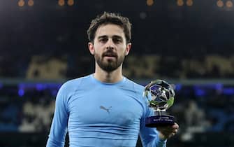 MANCHESTER, ENGLAND - NOVEMBER 24: Bernardo Silva of Manchester City poses with the Playstation Player of the Match award at full-time after the UEFA Champions League group A match between Manchester City and Paris Saint-Germain at Etihad Stadium on November 24, 2021 in Manchester, England. (Photo by Jan Kruger - UEFA/UEFA via Getty Images)