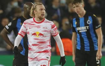 epa09601603 Emil Forsberg (C) of RB Leipzig celebrates scoring the 4-0 lead during the UEFA Champions League group A soccer match between Club Brugge and RB Leipzig in Bruges, Belgium, 24 November 2021.  EPA/STEPHANIE LECOCQ