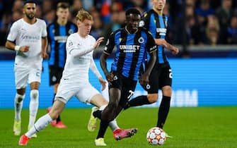 BRUGGE, BELGIUM - OCTOBER 19: Cole Palmer of Manchester City and Noah Mbamba of Club Brugge during the Group A - UEFA Champions League match between Club Brugge KV and Manchester City at Jan Breydelstadion on October 19, 2021 in Brugge, Belgium (Photo by Jeroen Meuwsen/Orange Pictures)