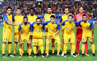 epa06271799 Players of APOEL Nicosia line up for the UEFA Champions League Group H soccer match between APOEL Nicosia and Borussia Dortmund at the GSP stadium in Nicosia, Cyprus, 17 October 2017.  EPA/KATIA CHRISTODOULOU