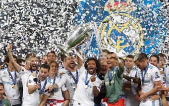 KIEV, UKRAINE - MAY 26: Real Madrid players celebrate the victory after winning against Liverpool FC in the UEFA Champions League final football match at the Olimpiyskiy stadium in Kiev, Ukraine, on May 26, 2018. (Photo by Vladimir Shtanko/Anadolu Agency/Getty Images)