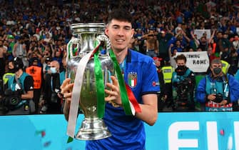 LONDON, ENGLAND - JULY 11: Alessandro Bastoni of Italy celebrates his side's victory after the UEFA Euro 2020 Championship Final between Italy and England at Wembley Stadium on July 11, 2021 in London, England. (Photo by Claudio Villa/Getty Images)