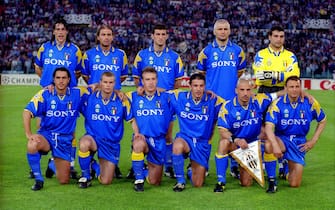 Juventus Team back row (l-R) Moreno Torricelli, Antonio Conte, Ciro Ferrara, Fabrizio Ravanelli, Angelo Peruzzi, Front row (l-R) Paulo Souza, Gianluca Pessotto, Didier Deschamps, Alessandro Del Piero, Gianluca Vialli and  during the Final Champions League match between Ajax and Juventus  at Stadio Olimpico on 22 May 1996 in Rome, Italy. (Photo by Alessandro Sabattini/Getty Images)
