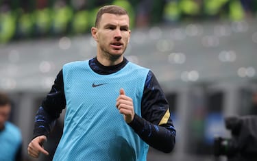 Edin Dzeko of FC Internazionale warms up during the Serie A 2021/22 football match between FC Internazionale and Spezia Calcio at Giuseppe Meazza Stadium, Milan, Italy on December 01, 2021