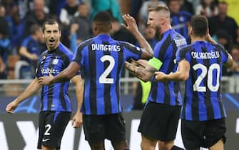 Inter Milan’s Henrih Mkhitaryan (L) jubilates with his teammates  after scoring goal of 1 to 0  during the UEFA Champions League Group C  match  between FC Inter  and  Fc Viktoria Plzen  at Giuseppe Meazza stadium in Milan, 26  October 2022.
ANSA / MATTEO BAZZI

