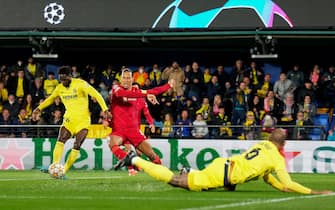 VILLARREAL, SPAIN - MAY 03: Boulaye Dia of Villarreal CF scores their team's first goal past Alisson Becker of Liverpool during the UEFA Champions League Semi Final Leg Two match between Villarreal and Liverpool at Estadio de la Ceramica on May 03, 2022 in Villarreal, Spain. (Photo by Aitor Alcalde - UEFA/UEFA via Getty Images)