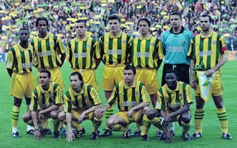 NANTES, FRANCE - APRIL 17: Nantes players line up for the team photos prior to the UEFA Champions League semi final second leg match between Nantes and Juventus at the Stade de la Beaujoire on Aptil 17, 1996 in Nantes, France. (Photo by Etsuo Hara/Getty Images)