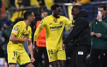 Villarreal's French midfielder Francis Coquelin (L) celebrates with teammates scoring his team's second goal during the UEFA Champions League semi final second leg football match between Liverpool and Villarreal CF at La Ceramica stadium in Vila-real on May 3, 2022. (Photo by Paul ELLIS / AFP) (Photo by PAUL ELLIS/AFP via Getty Images)
