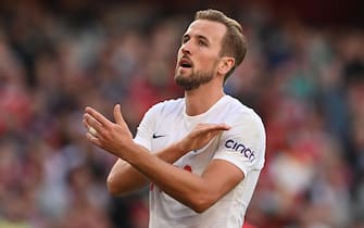 epa09490079 Harry Kane of Tottenham reacts during the English Premier League soccer match between Arsenal FC and Tottenham Hotspur in London, Britain, 26 September 2021.  EPA/Facundo Arrizabalaga EDITORIAL USE ONLY. No use with unauthorized audio, video, data, fixture lists, club/league logos or 'live' services. Online in-match use limited to 120 images, no video emulation. No use in betting, games or single club/league/player publications