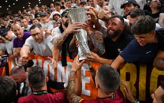TIRANA, ALBANIA - MAY 25: AS Roma fans lift the UEFA Europa Conference League Trophy after their sides victory during the UEFA Conference League final match between AS Roma and Feyenoord at Arena Kombetare on May 25, 2022 in Tirana, Albania. (Photo by Justin Setterfield/Getty Images)
