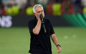 TIRANA, ALBANIA - MAY 25: Jose Mourinho, Head Coach of AS Roma celebrates winning the UEFA Europa Conference League during the UEFA Conference League final match between AS Roma and Feyenoord at Arena Kombetare on May 25, 2022 in Tirana, Albania. (Photo by Justin Setterfield/Getty Images)