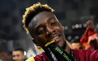 TIRANA, ALBANIA - MAY 25: Tammy Abraham of AS Roma celebrates by biting the UEFA Europa Conference League winners medal after their sides victory in the UEFA Conference League final match between AS Roma and Feyenoord at Arena Kombetare on May 25, 2022 in Tirana, Albania. (Photo by Valerio Pennicino - UEFA/UEFA via Getty Images)