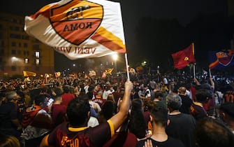 Roma fans celebrate the victory of the Conference League Cup in the Testaccio neighbor, Rome, Italy, 25 May 2022. ANSA/RICCARDO ANTIMIANI