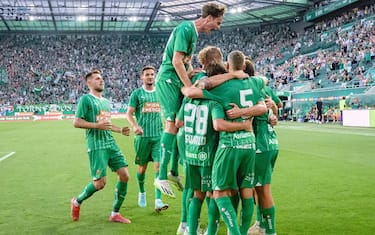 epa10818066 Rapid players celebrate the 1-0 during the UEFA Europa Conference League Qualification play off first leg soccer match between SK Rapid and ACF Fiorentina at the Allianz Stadium in Vienna, Austria, 24 August 2023.  EPA/MAX SLOVENCIK